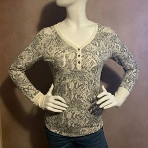 2/$15 NWT Snake Print Long Sleeve Thermal